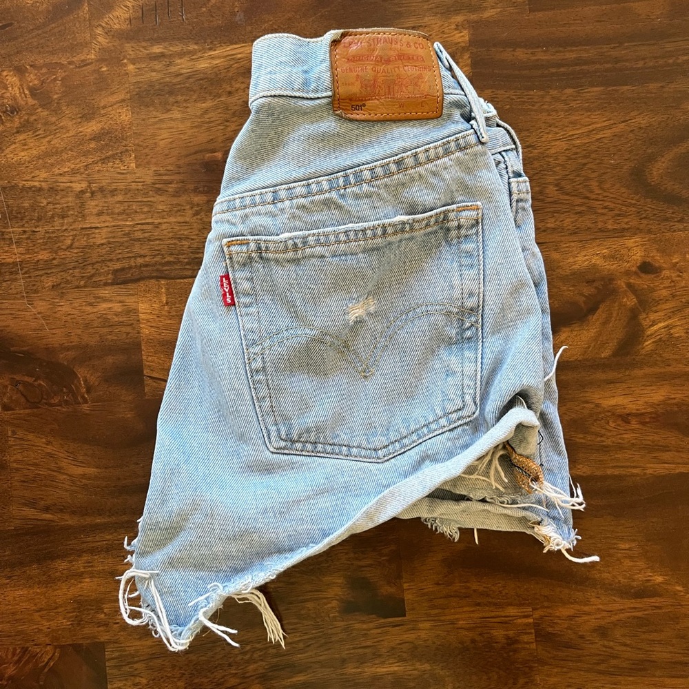 Levi 501 ripped shorts